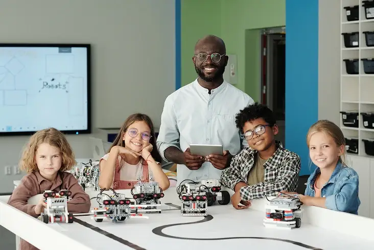 engineering-class-with-teacher